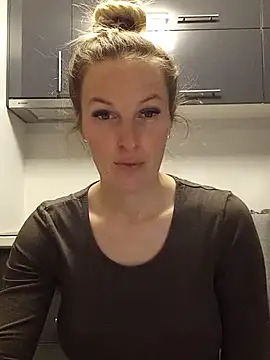 Snapshot of MaviePearl chatting on 02/28/25, 09:15 MaviePearl online show from 02/28/25, 09:15