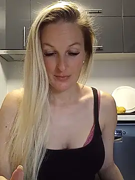 Snapshot of MaviePearl chatting on 03/19/25, 08:34 MaviePearl online show from 03/19/25, 08:34