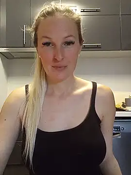 Snapshot of MaviePearl chatting on 03/21/25, 09:34 MaviePearl online show from 03/21/25, 09:34