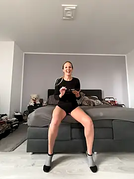 Snapshot of MaviePearl chatting on 10/04/25, 09:29 MaviePearl online show from 10/04/25, 09:29