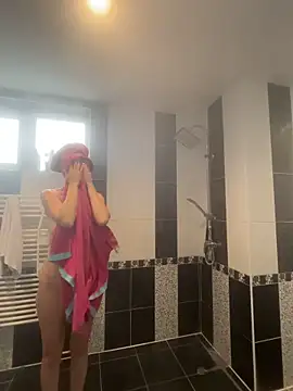 Snapshot of MaviePearl chatting on 10/16/25, 08:26 MaviePearl online show from 10/16/25, 08:26