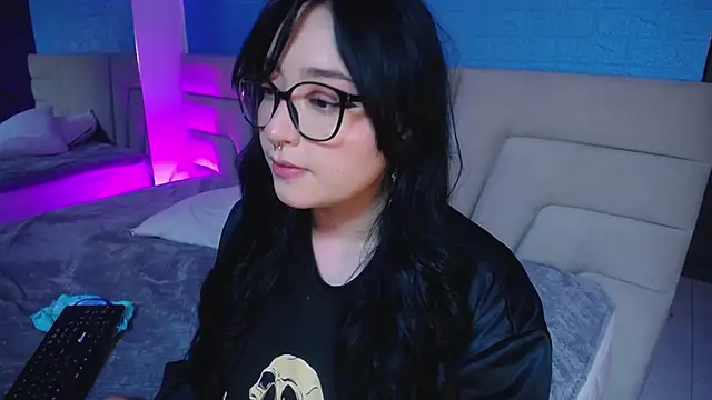 Miss Loise online show from 10/13/25, 01:27