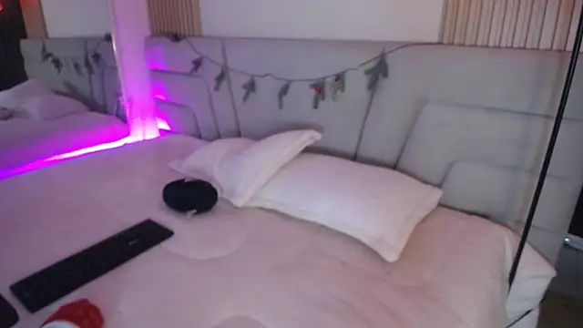 Miss Loise online show from 12/21/25, 02:19