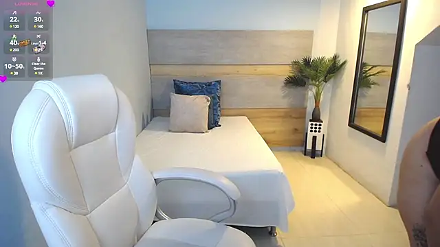 Snapshot of sophia_hadid chatting on 12/31/24, 01:19 sophia hadid online show from 12/31/24, 01:19