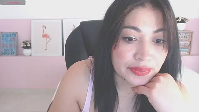 Snapshot of sophia_hadid chatting on 11/06/25, 08:54 sophia hadid online show from 11/06/25, 08:54