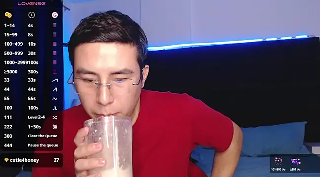 andrewmhilton  online show from 02/28/25, 04:32