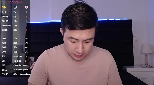 andrewmhilton  online show from 03/21/25, 06:29