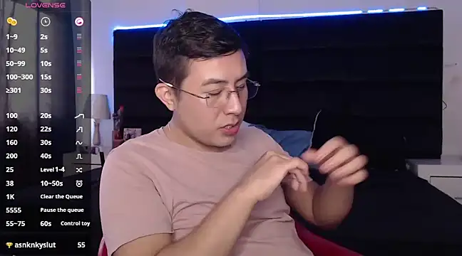 andrewmhilton  online show from 03/21/25, 09:34