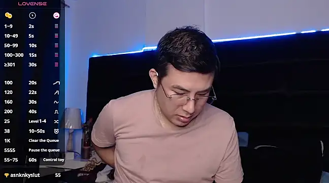 andrewmhilton  online show from 03/22/25, 03:41