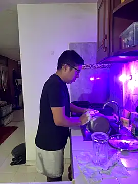 andrewmhilton  online show from 09/08/25, 03:55