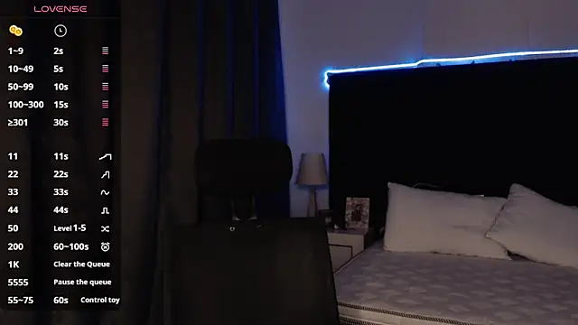 andrewmhilton  online show from 10/03/25, 05:15