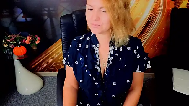 EmmaxPark online show from 11/17/25, 06:41