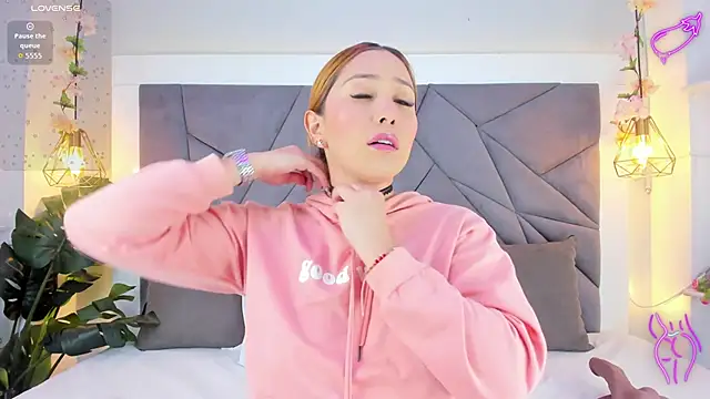 KiarhaTrixie online show from 09/10/25, 11:21