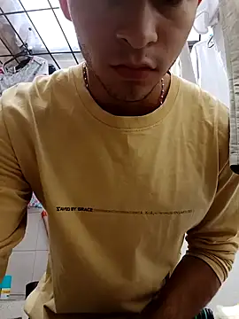 Snapshot of Emir_Hassam chatting on 12/24/24, 05:02 Emir Hassam online show from 12/24/24, 05:02