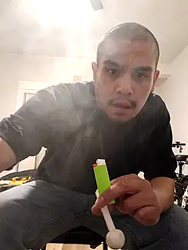 Snapshot of Stomps33 chatting on 02/16/25, 02:31 Stomps33 online show from 02/16/25, 02:31