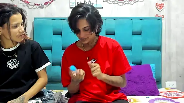 Snapshot of chicamir22 chatting on 09/12/25, 12:33 chicamir22 online show from 09/12/25, 12:33