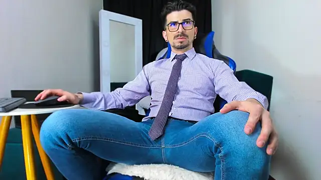 LiamCossio  online show from 01/11/25, 10:51