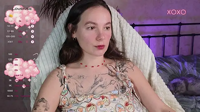 Snapshot of lil_luna_x chatting on 03/23/26, 05:28 lil luna x online show from 03/23/26, 05:28