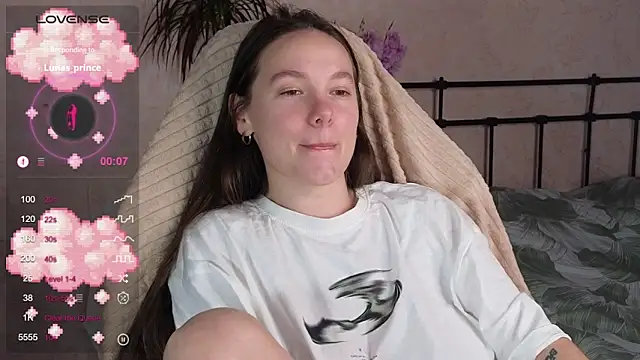 Snapshot of lil_luna_x chatting on 03/31/26, 07:47 lil luna x online show from 03/31/26, 07:47