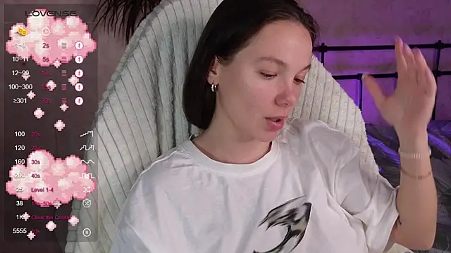 Snapshot of lil_luna_x chatting on 04/01/26, 10:29 lil luna x online show from 04/01/26, 10:29