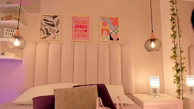 Snapshot of cute__cherry_ chatting on 09/18/25, 08:00 cute cherry online show from 09/18/25, 08:00