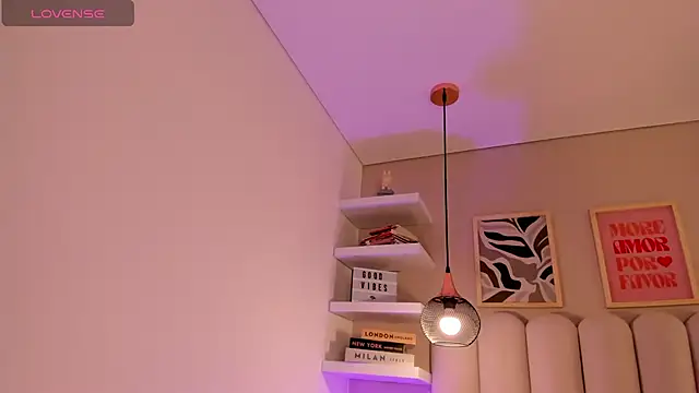 Snapshot of cute__cherry_ chatting on 10/17/25, 08:33 cute cherry online show from 10/17/25, 08:33