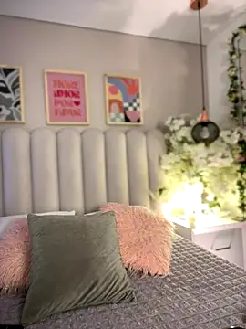 Snapshot of cute__cherry_ chatting on 11/27/25, 08:33 cute cherry online show from 11/27/25, 08:33