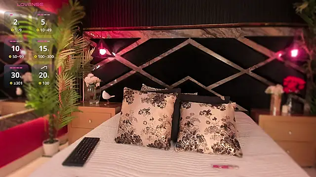 Snapshot of Aluna_sweet chatting on 10/25/25, 08:03 Aluna sweet online show from 10/25/25, 08:03