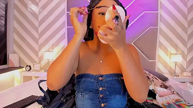 Snapshot of Aluna_sweet chatting on 10/29/25, 08:32 Aluna sweet online show from 10/29/25, 08:32