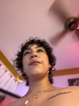 ZahaRoseee online show from 05/22/26, 05:03
