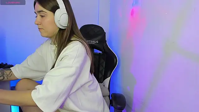  alicerosse2 online show from 10/21/25, 04:13