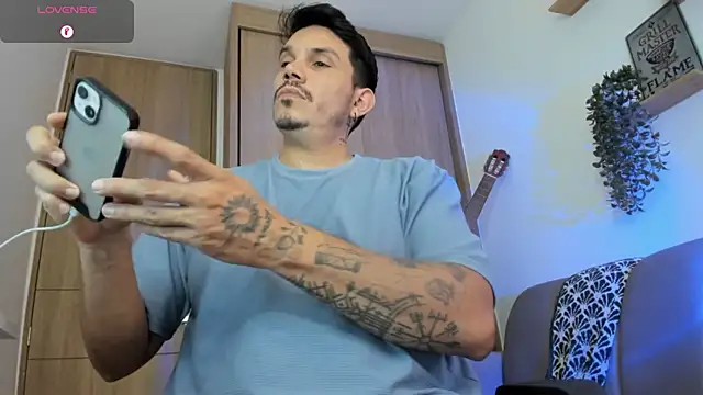 Snapshot of alejandro_stark chatting on 05/22/26, 03:50 alejandro stark online show from 05/22/26, 03:50