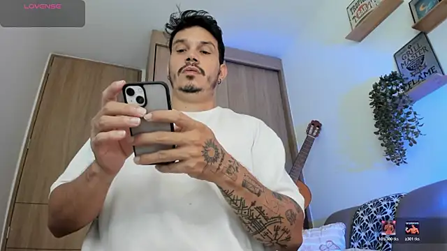 Snapshot of alejandro_stark chatting on 05/29/26, 03:32 alejandro stark online show from 05/29/26, 03:32