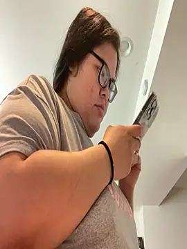 Snapshot of LiverandBrat77 chatting on 11/26/25, 05:58 LiverandBrat77 online show from 11/26/25, 05:58