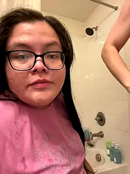 Snapshot of LiverandBrat77 chatting on 12/04/25, 10:40 LiverandBrat77 online show from 12/04/25, 10:40