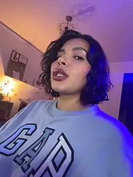 Snapshot of GigiiStone chatting on 12/15/25, 11:42 GigiiStone online show from 12/15/25, 11:42