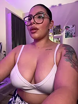 Snapshot of GigiiStone chatting on 03/30/26, 11:28 GigiiStone online show from 03/30/26, 11:28