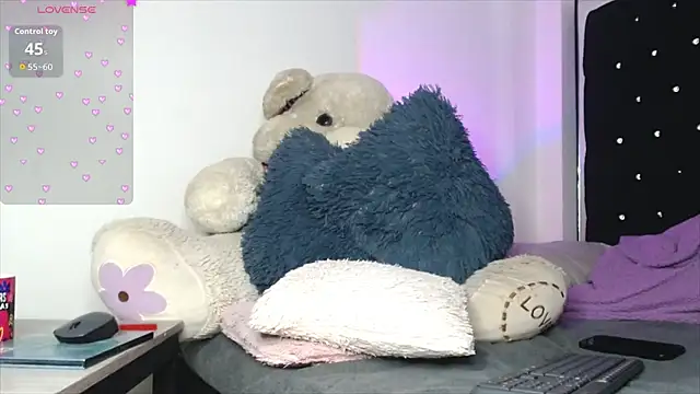 leonie saanvi  online show from 02/27/26, 11:21