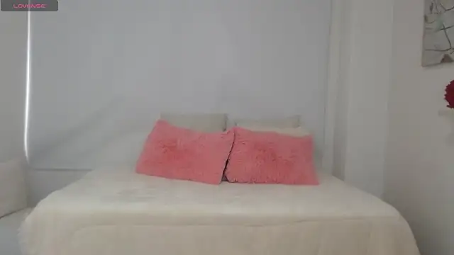 sofia perez    online show from 04/30/26, 07:53