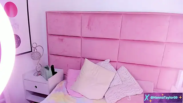 Snapshot of HannaTaylor chatting on 12/10/24, 05:50 HannaTaylor online show from 12/10/24, 05:50