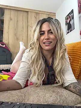 zafiro mo0n online show from 12/30/24, 12:22