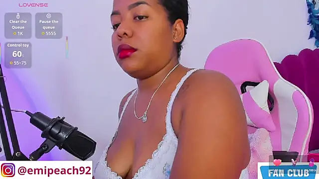 Snapshot of samanthaabloom chatting on 05/01/26, 12:37 samanthaabloom online show from 05/01/26, 12:37