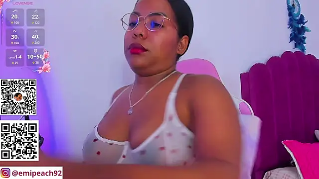 Snapshot of samanthaabloom chatting on 06/24/26, 01:59 samanthaabloom online show from 06/24/26, 01:59
