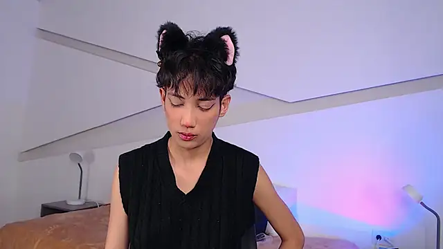 hot little bunny online show from 02/08/25, 08:42