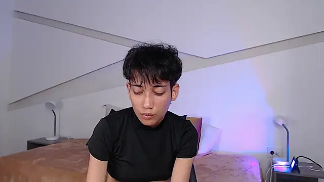 hot little bunny online show from 02/09/25, 08:56