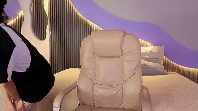 hot little bunny online show from 02/02/26, 09:02