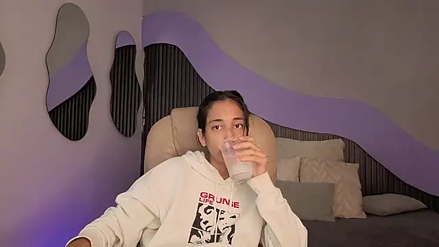 hot little bunny online show from 03/02/26, 10:16