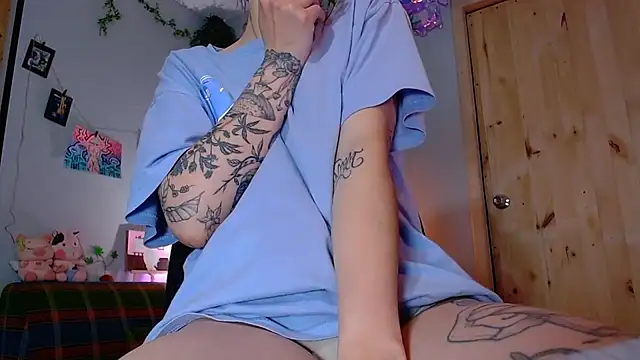 VickyJackson  online show from 09/25/25, 05:27