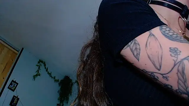 VickyJackson  online show from 10/23/25, 06:17