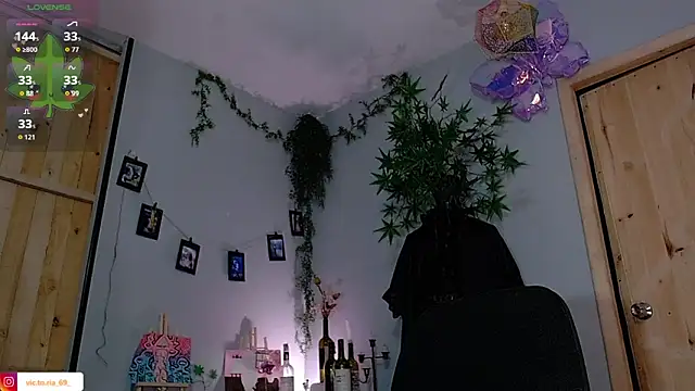 VickyJackson  online show from 10/30/25, 05:02